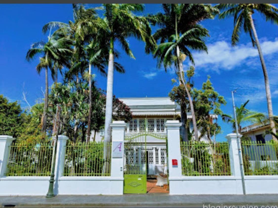 Villa Angelique - Hotel Classe Monument Historique Saint-Denis Exterior photo
